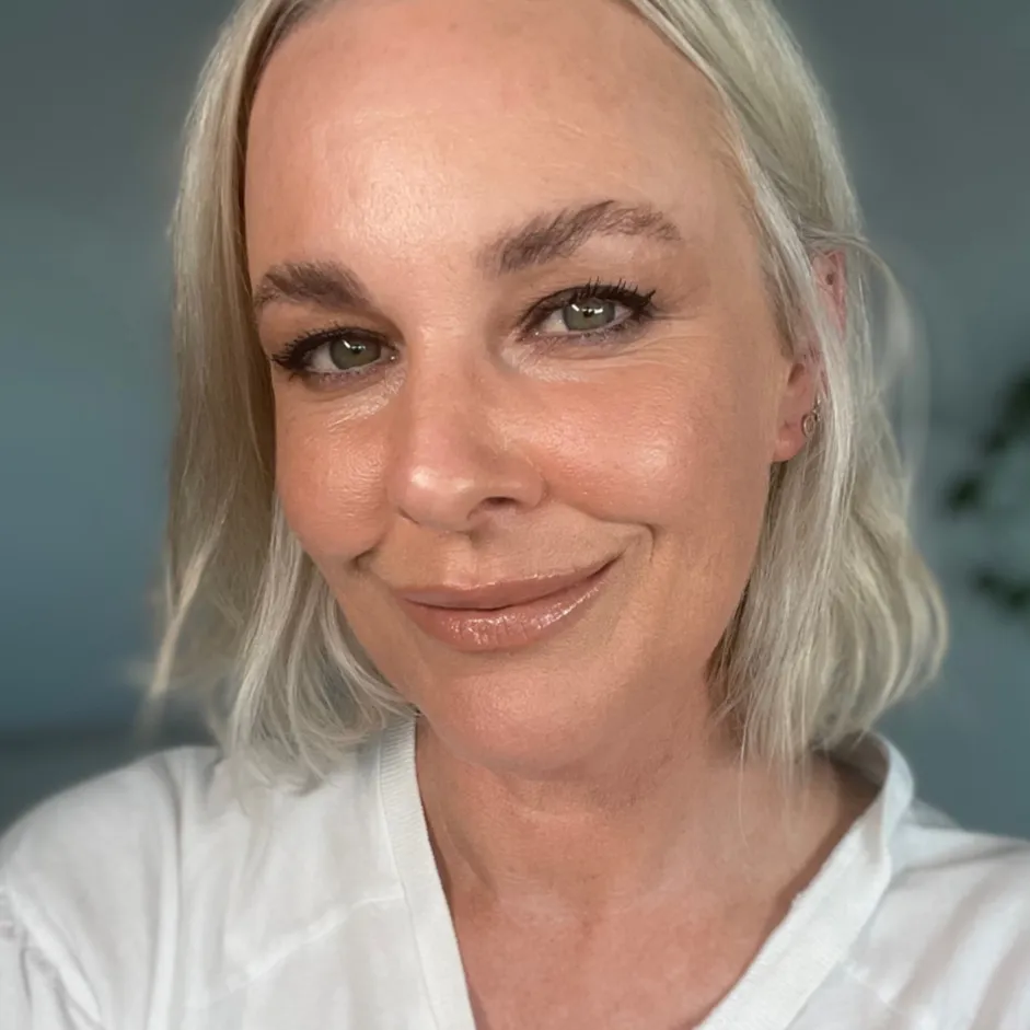 Latte Makeup Look Essentials