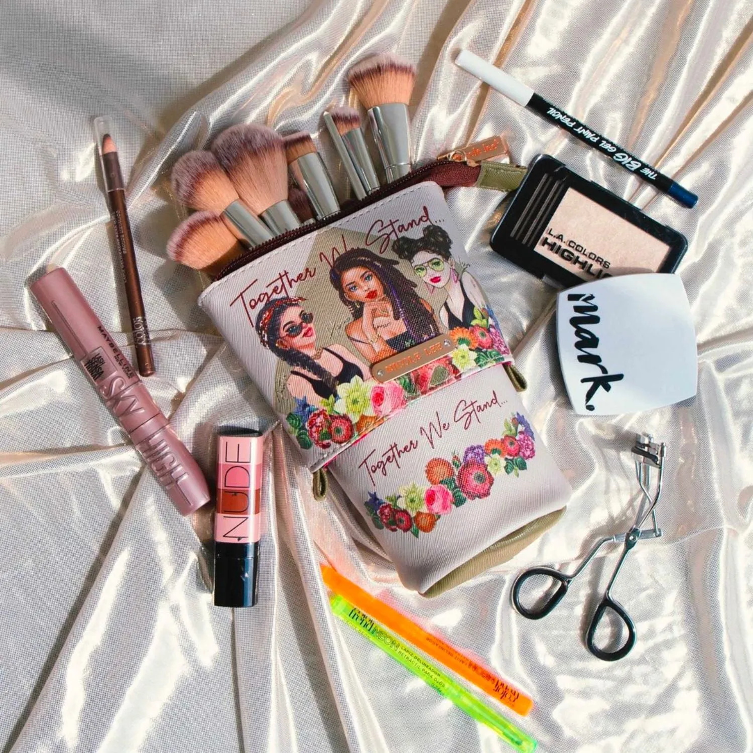 LAYERED MAKEUP BRUSH HOLDER