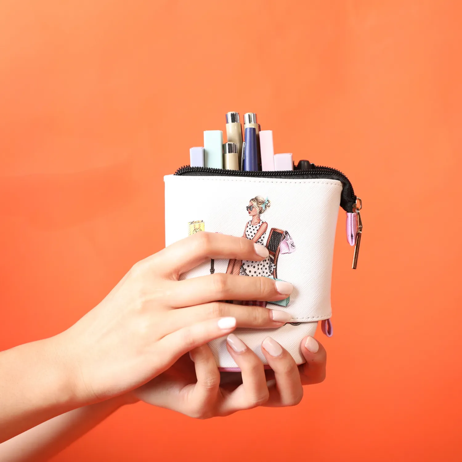 LAYERED MAKEUP BRUSH HOLDER